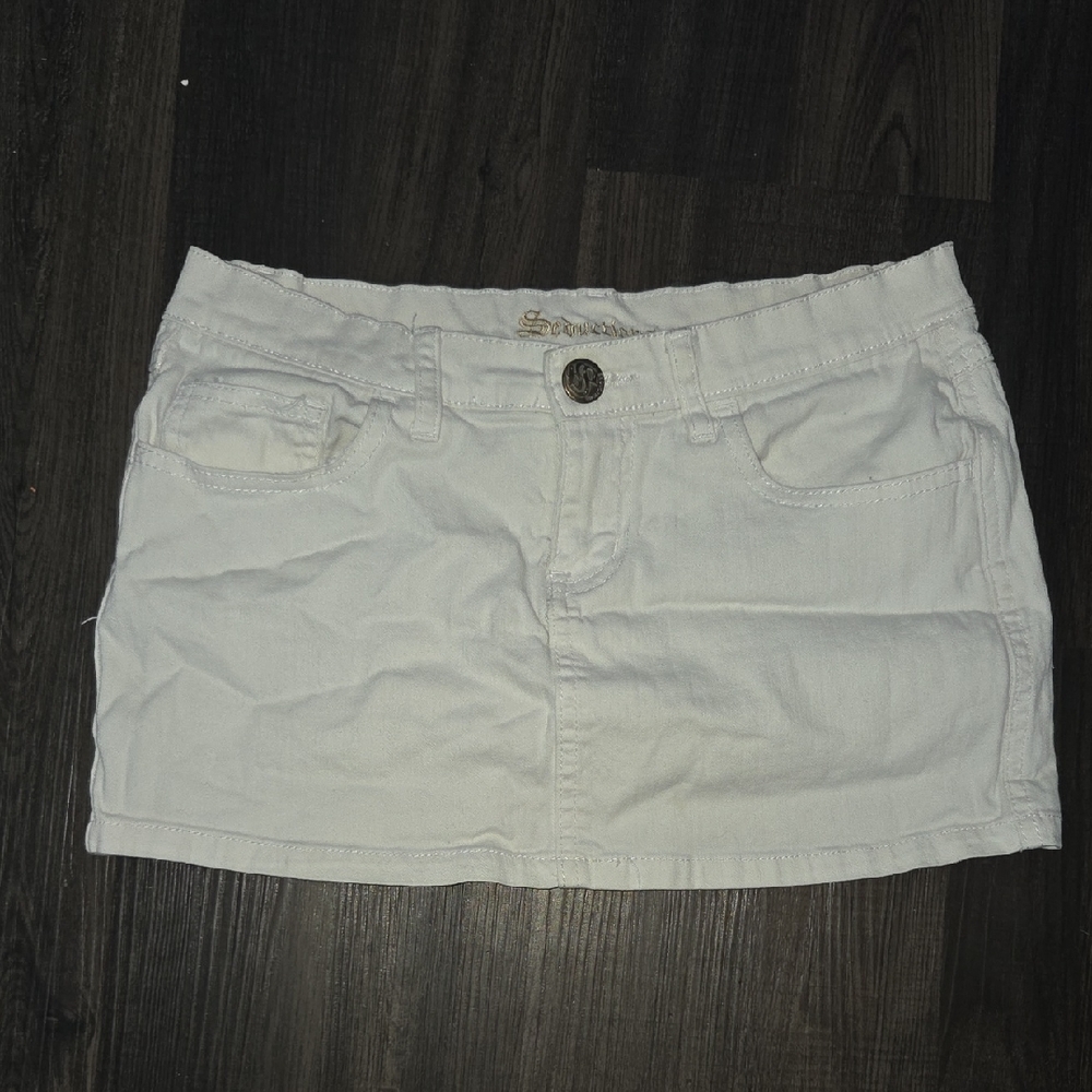 Stylish White Mini Skirt